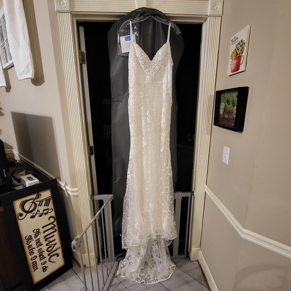 La Perle size 6 petite white